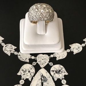 Beautiful 10.97 tcw diamonds ring size11